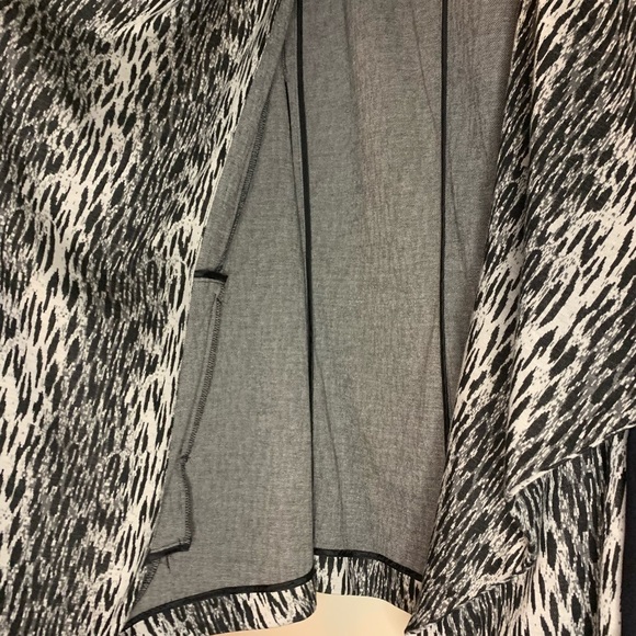 Lane Bryant plus size black white winter fall jacket cozy coat SZ 26/28 - Picture 6 of 14
